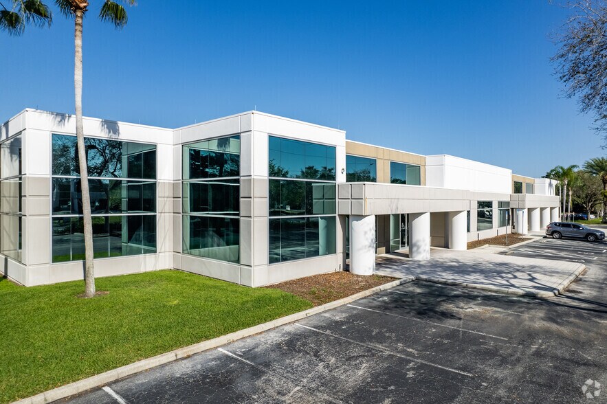 70 S Keller Rd, Orlando, FL à vendre - Photo de l’immeuble – Image 1 sur 28