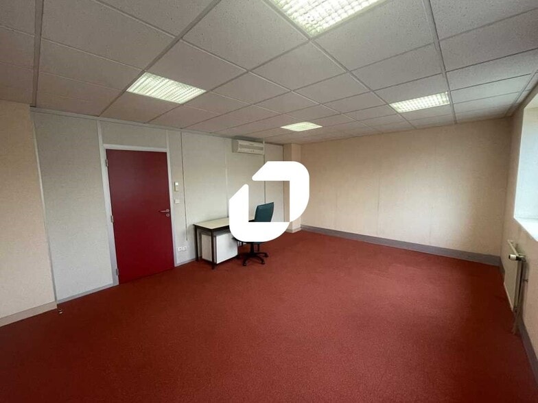 Bureau dans Villejust à louer - Photo intérieure – Image 3 sur 10