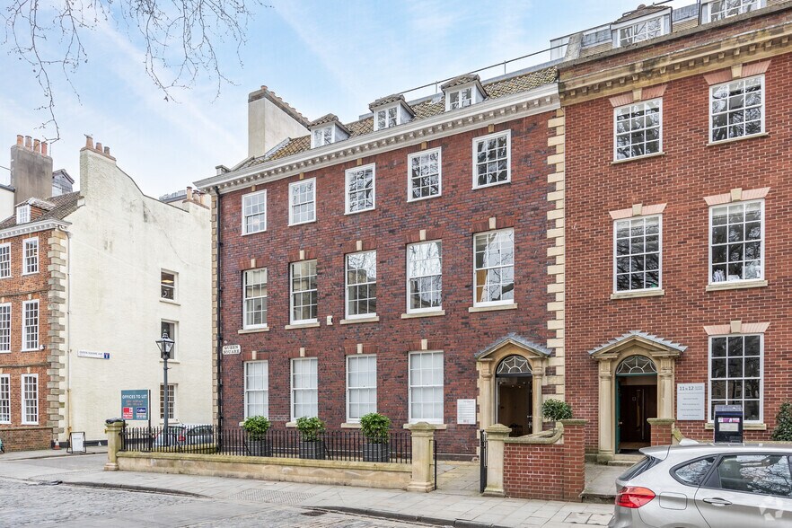 10 Queen Sq, Bristol à louer - Photo de l’immeuble – Image 2 sur 5