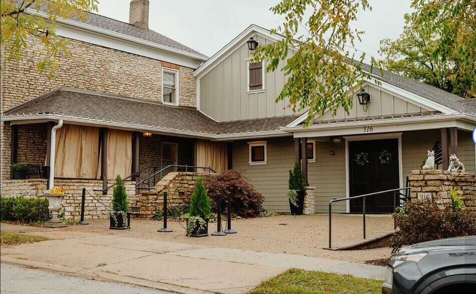 316 Cedar St, St Charles, IL à vendre - Photo de l’immeuble – Image 2 sur 13