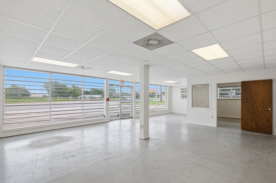 4107 Port Lavaca Dr, Victoria, TX à vendre - Photo de l’immeuble – Image 2 sur 52