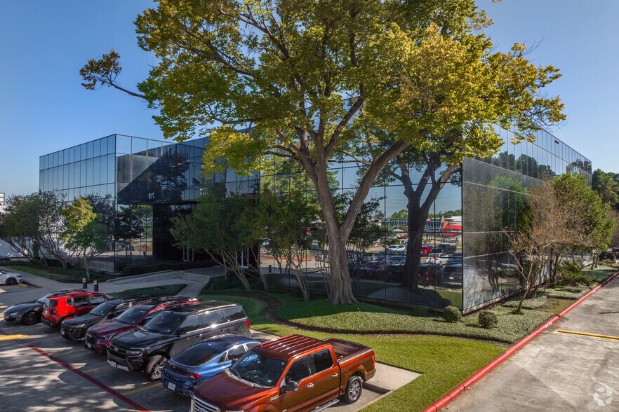 719 Sawdust Rd, The Woodlands, TX à louer - Photo de l’immeuble – Image 1 sur 12