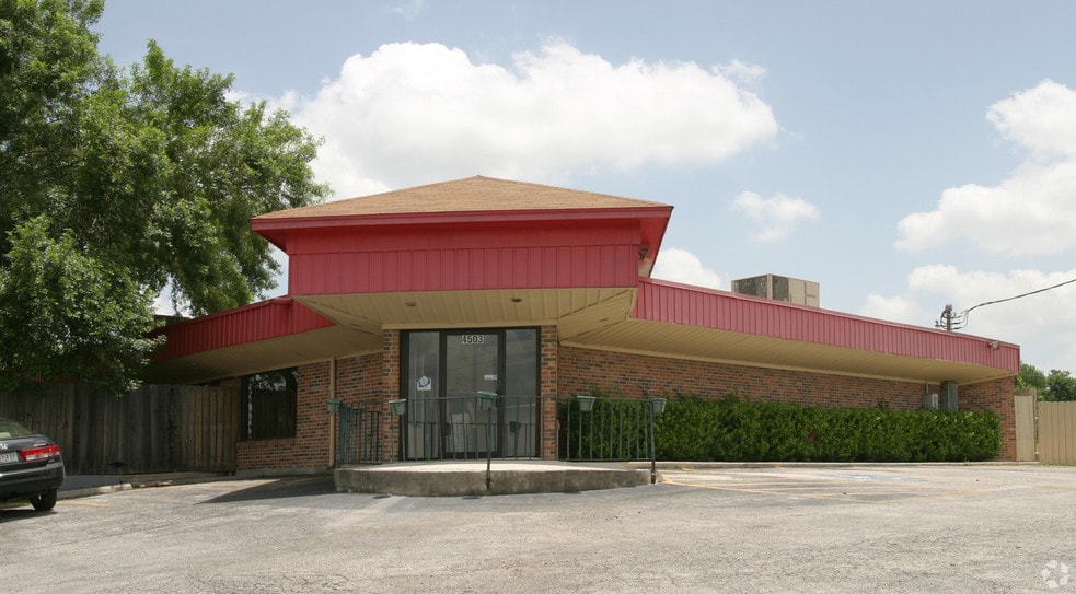 4503 Thousand Oaks Dr, San Antonio, TX à vendre - Photo de l’immeuble – Image 2 sur 4