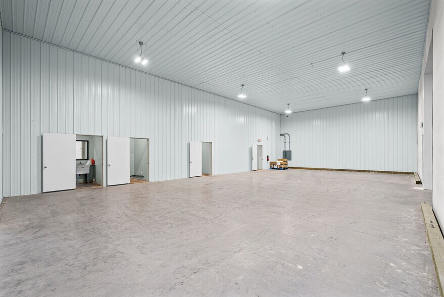 1040 Smokestack Dr, Clarksville, TN à louer - Photo de l’immeuble – Image 3 sur 35