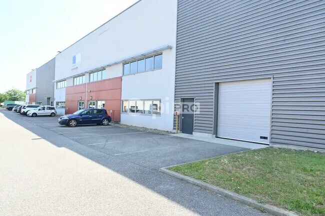 Plus de détails pour 50 Rue Jean Zay, Saint-Priest - Bureau, Local d'activités à louer