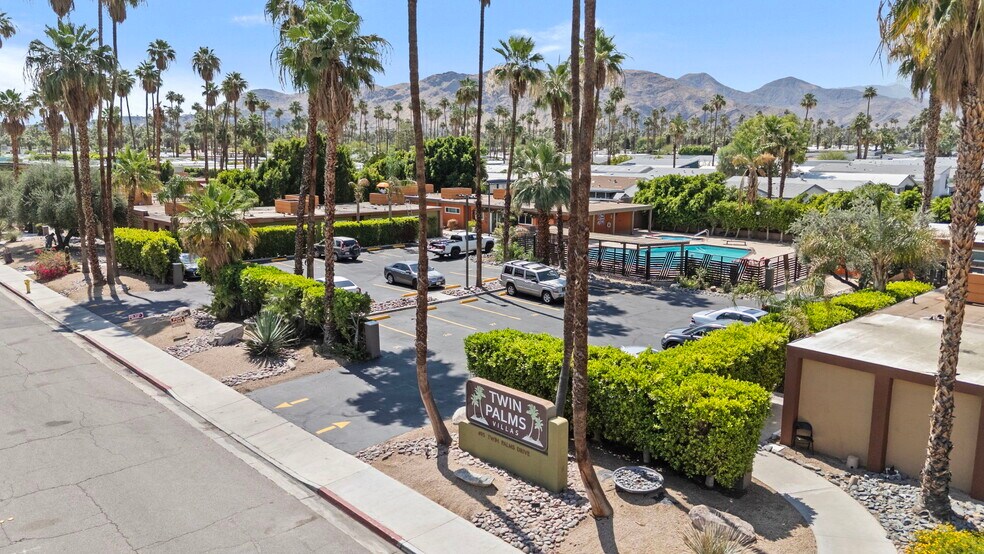 495 Twin Palms Dr, Palm Springs, CA à vendre - Photo de l’immeuble – Image 2 sur 24