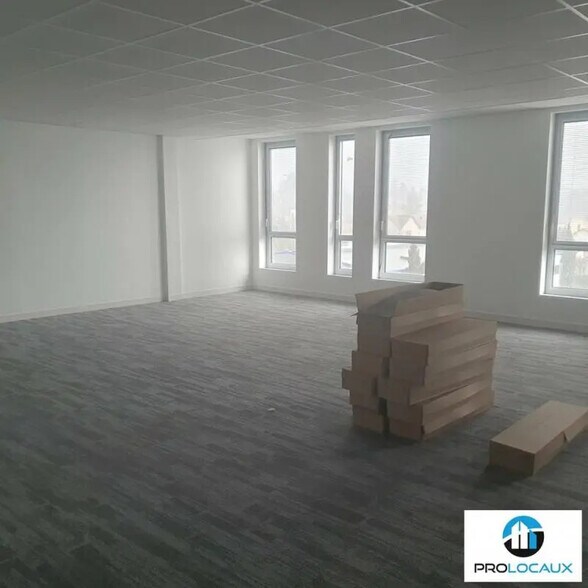 Bureau dans Voiron à louer - Photo de l’immeuble – Image 2 sur 12