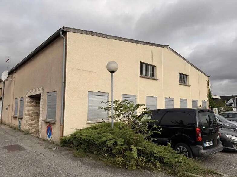 Bureau dans Décines-Charpieu à louer - Photo de l’immeuble – Image 3 sur 16