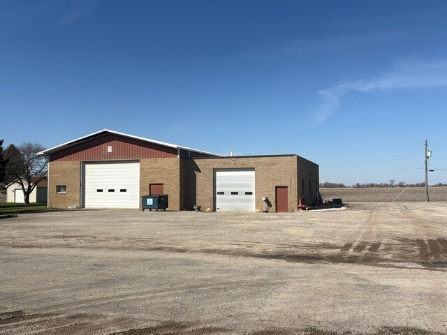 7365 Chiniquy st, Saint Anne, IL à vendre - Photo de l’immeuble – Image 2 sur 8