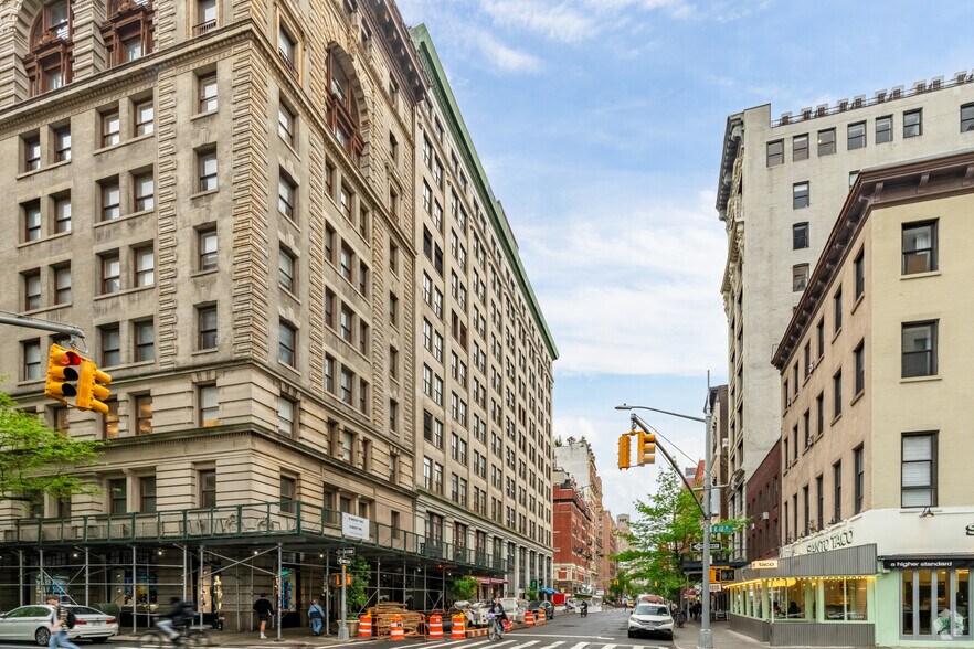 41 E 11th St, New York, NY à louer - Photo de l’immeuble – Image 3 sur 5