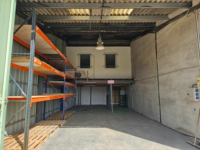 Plus de détails pour 3085 Chemin Du Grand Saint Jean, Aix-en-Provence - Industriel/Logistique à louer