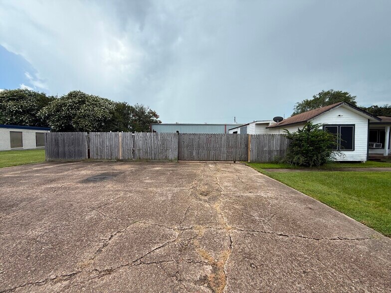 114 W 2nd St, Deer Park, TX à louer - Photo de l’immeuble – Image 2 sur 3