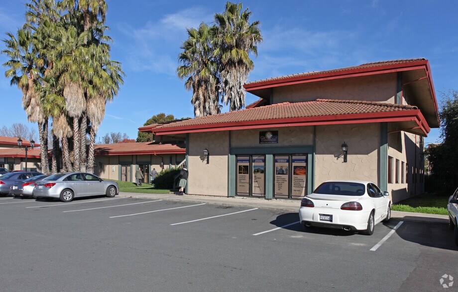 4212-4418 N Pershing Ave, Stockton, CA à louer - Photo de l’immeuble – Image 2 sur 2