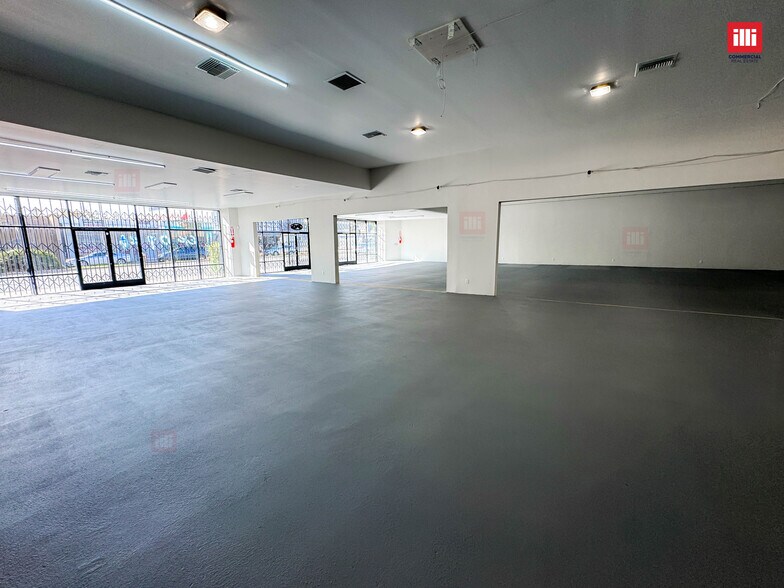 18567-18573 Sherman Way, Reseda, CA à louer - Photo de l’immeuble – Image 2 sur 19