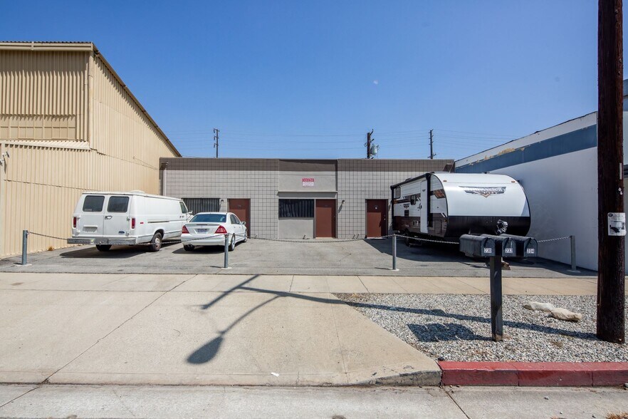 230 S Motor Ave, Azusa, CA à louer - Photo de l’immeuble – Image 2 sur 5