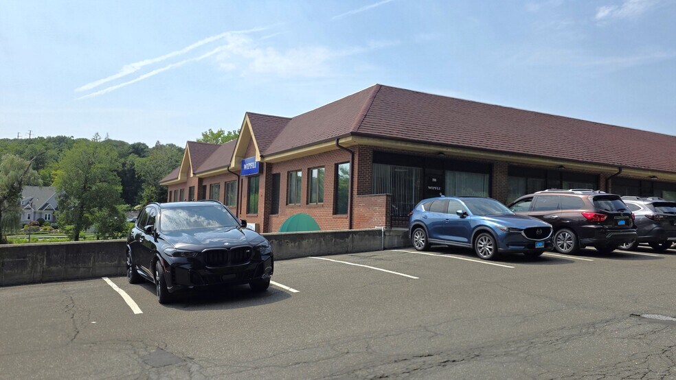 900 Straits Tpke, Middlebury, CT à louer - Photo de l’immeuble – Image 2 sur 3