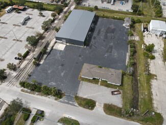 Plus de détails pour 2910 Cargo St, Fort Myers, FL - Industriel/Logistique à louer