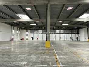 Industriel/Logistique dans Corbas à louer Photo de l’immeuble– Image 2 sur 6