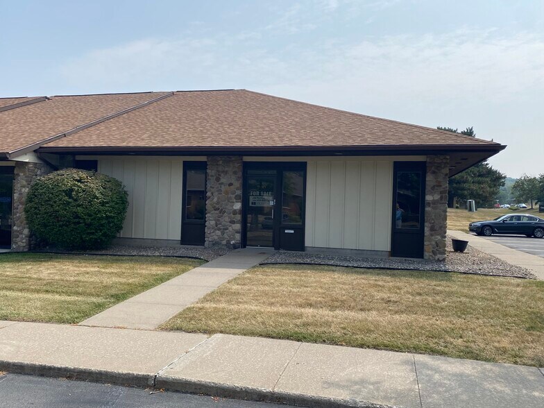 6800 Pittsford Palmyra Rd, Fairport, NY à vendre - Photo de l’immeuble – Image 2 sur 13