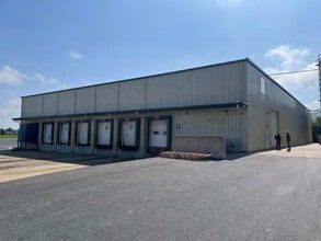 12 S Fort Zellers Rd, Newmanstown, PA à louer Photo de l’immeuble– Image 1 sur 6