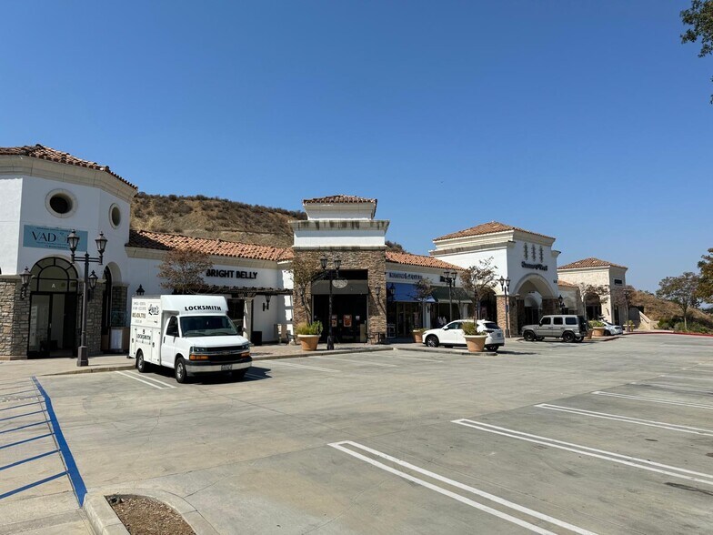 1610 E Thousand Oaks Blvd, Thousand Oaks, CA à louer - Photo de l’immeuble – Image 2 sur 6