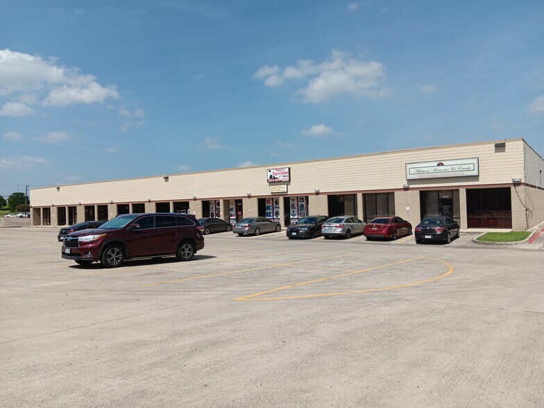 2501 S W S Young Dr, Killeen, TX à louer - Photo de l’immeuble – Image 2 sur 4
