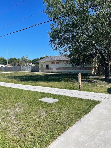 205 Bomber Rd, Winter Haven, FL à louer - Photo de l’immeuble – Image 3 sur 28
