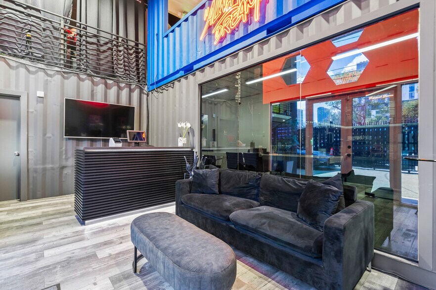 2048 NW Miami Ct, Miami, FL à louer - Photo de l’immeuble – Image 1 sur 54