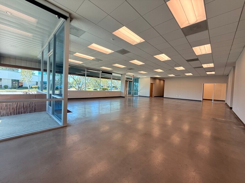 9350 Eton Ave, Chatsworth, CA à vendre - Photo de l’immeuble – Image 2 sur 10