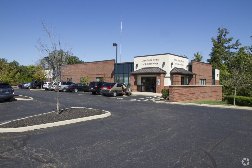 1929 Gateway Cir, Grove City, OH à vendre - Photo principale – Image 1 sur 4