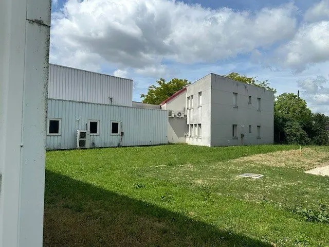 Local d’activités dans Crissey à louer - Photo de l’immeuble – Image 1 sur 6