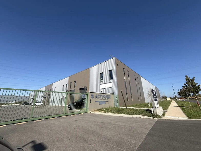 11 Rue Marguerite Aumerle, Persan à louer - Photo de l’immeuble – Image 1 sur 7