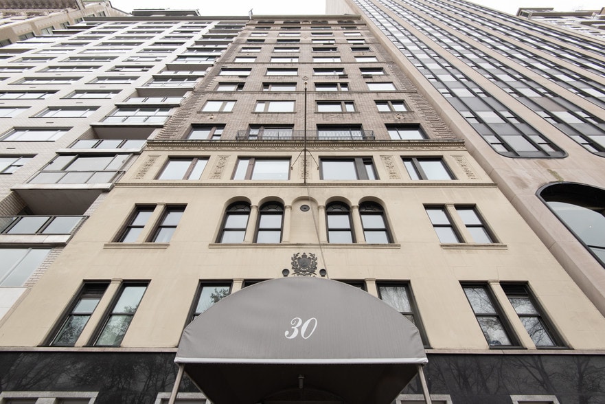 30 Central Park S, New York, NY à louer - Photo de l’immeuble – Image 2 sur 2