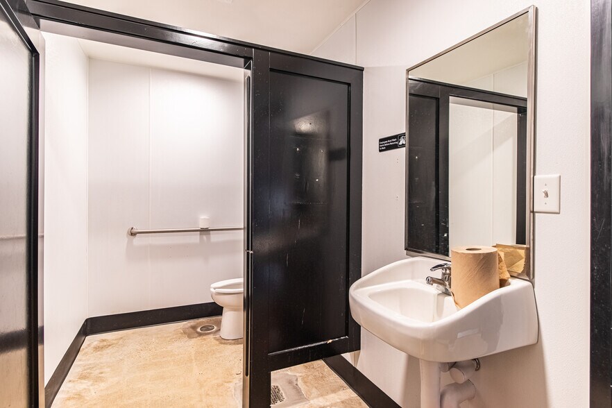 2057 E Madison Ave, Bastrop, LA à louer - Photo intérieure – Image 2 sur 19