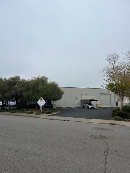 20-24 Mark Dr, San Rafael, CA à louer - Photo de l’immeuble – Image 2 sur 4