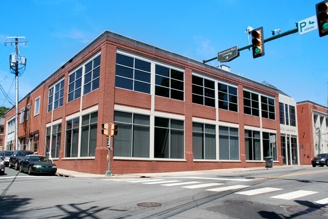 401 E Market St, Charlottesville, VA à vendre - Photo de l’immeuble – Image 3 sur 21
