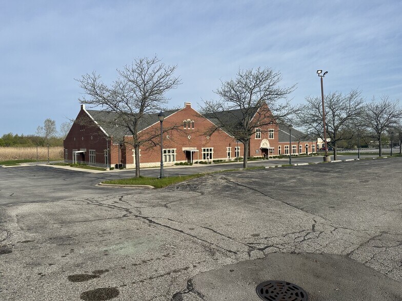 8528 Broadway, Merrillville, IN à louer - Photo de l’immeuble – Image 3 sur 16