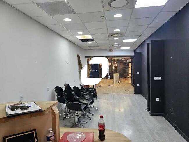 Plus de détails pour Local commercial à louer