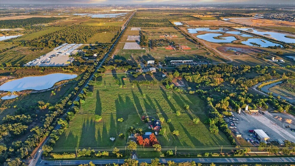 8850 Katy Hockley Rd, Katy, TX à vendre - Aérien – Image 3 sur 7