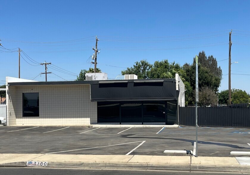 3100 Union Ave, Bakersfield, CA à louer - Photo de l’immeuble – Image 1 sur 9