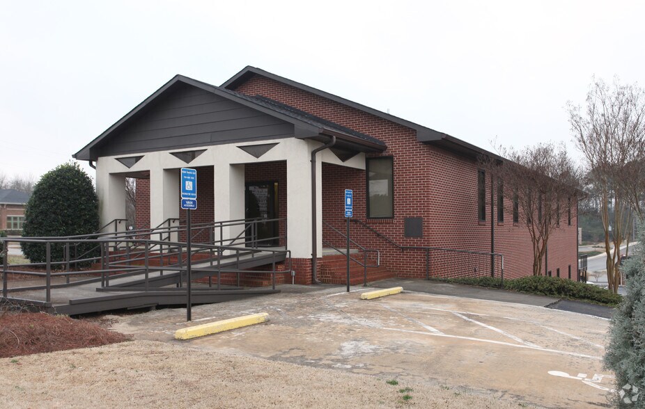 202 Canton Rd, Cumming, GA à louer - Photo de l’immeuble – Image 3 sur 14