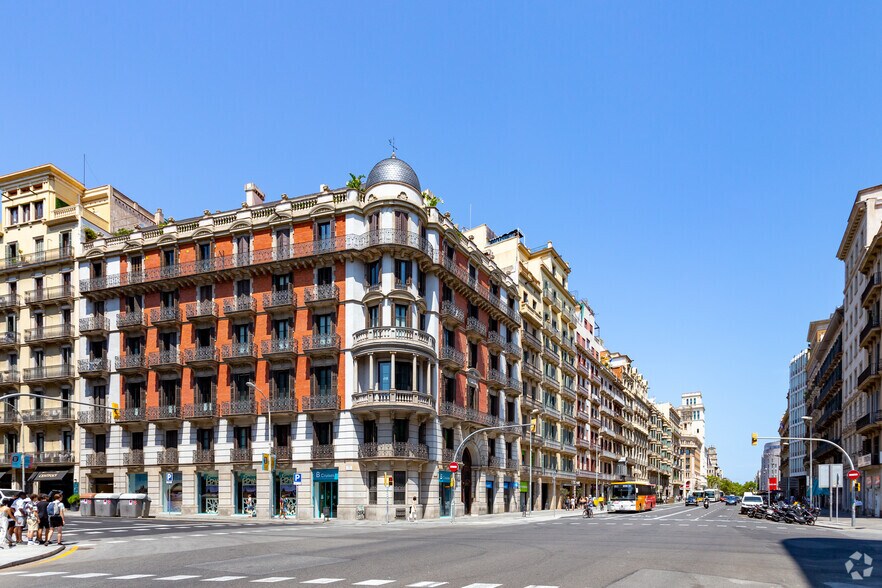 Bureau dans Ronda de la Universitat, 17, Barcelone à louer - Photo de l’immeuble – Image 2 sur 7