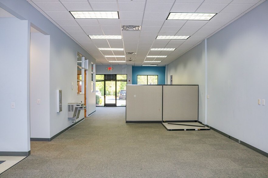 3820 N Elm St, Greensboro, NC à louer - Photo intérieure – Image 3 sur 14