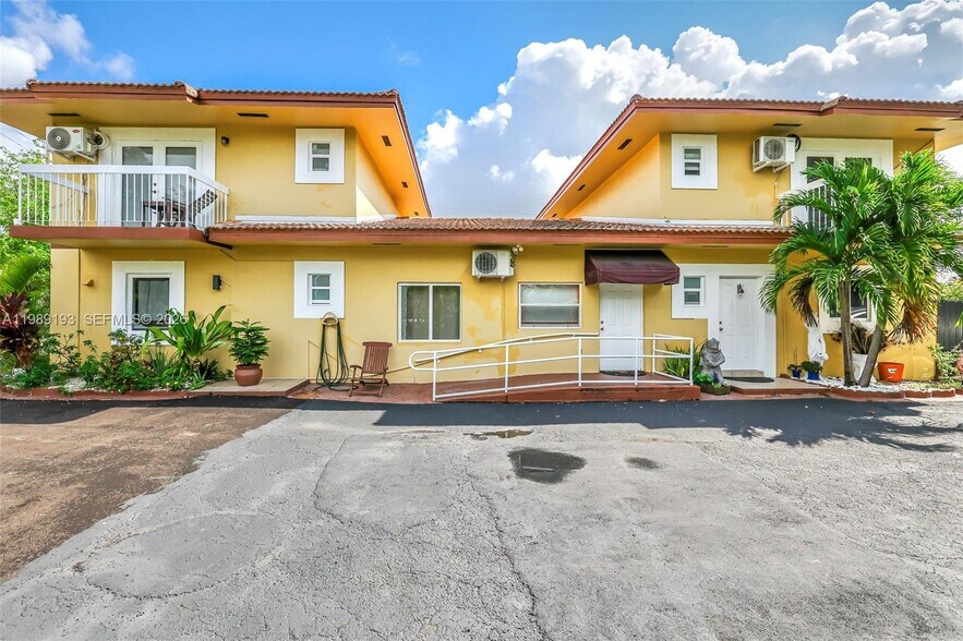 12085 W Dixie Hwy, North Miami, FL à vendre - Photo de l’immeuble – Image 2 sur 21