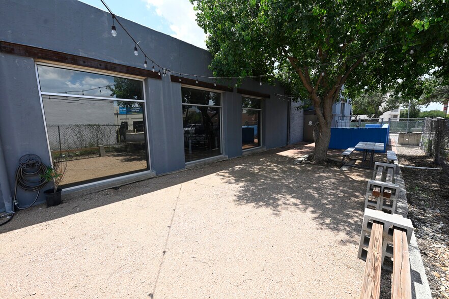 1700-1710 N Main Ave, San Antonio, TX à louer - Photo de l’immeuble – Image 2 sur 9