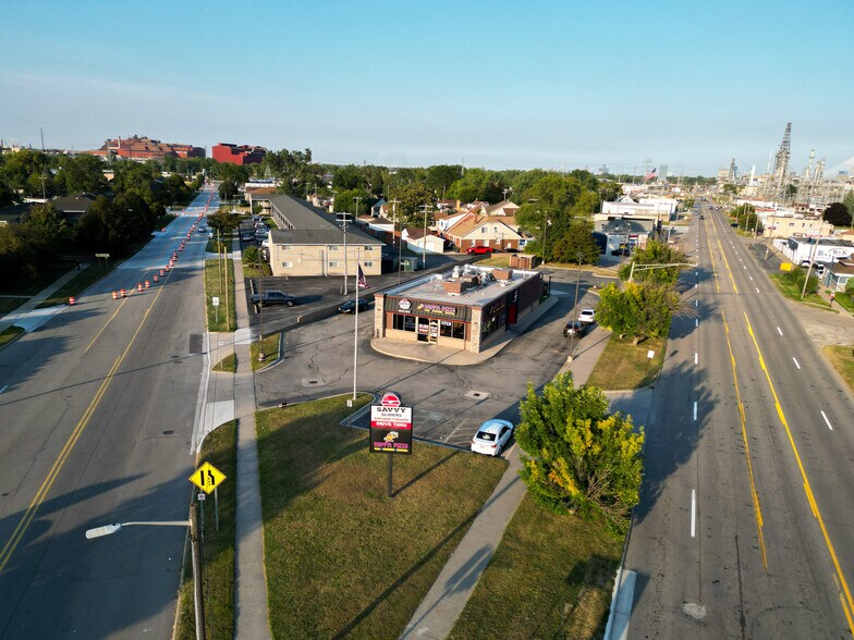 2630 Oakwood Blvd, Melvindale, MI à vendre - Photo de l’immeuble – Image 2 sur 10