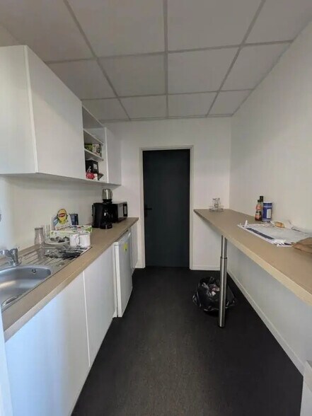 Bureau dans Le Petit-Quevilly à louer - Photo de l’immeuble – Image 2 sur 5