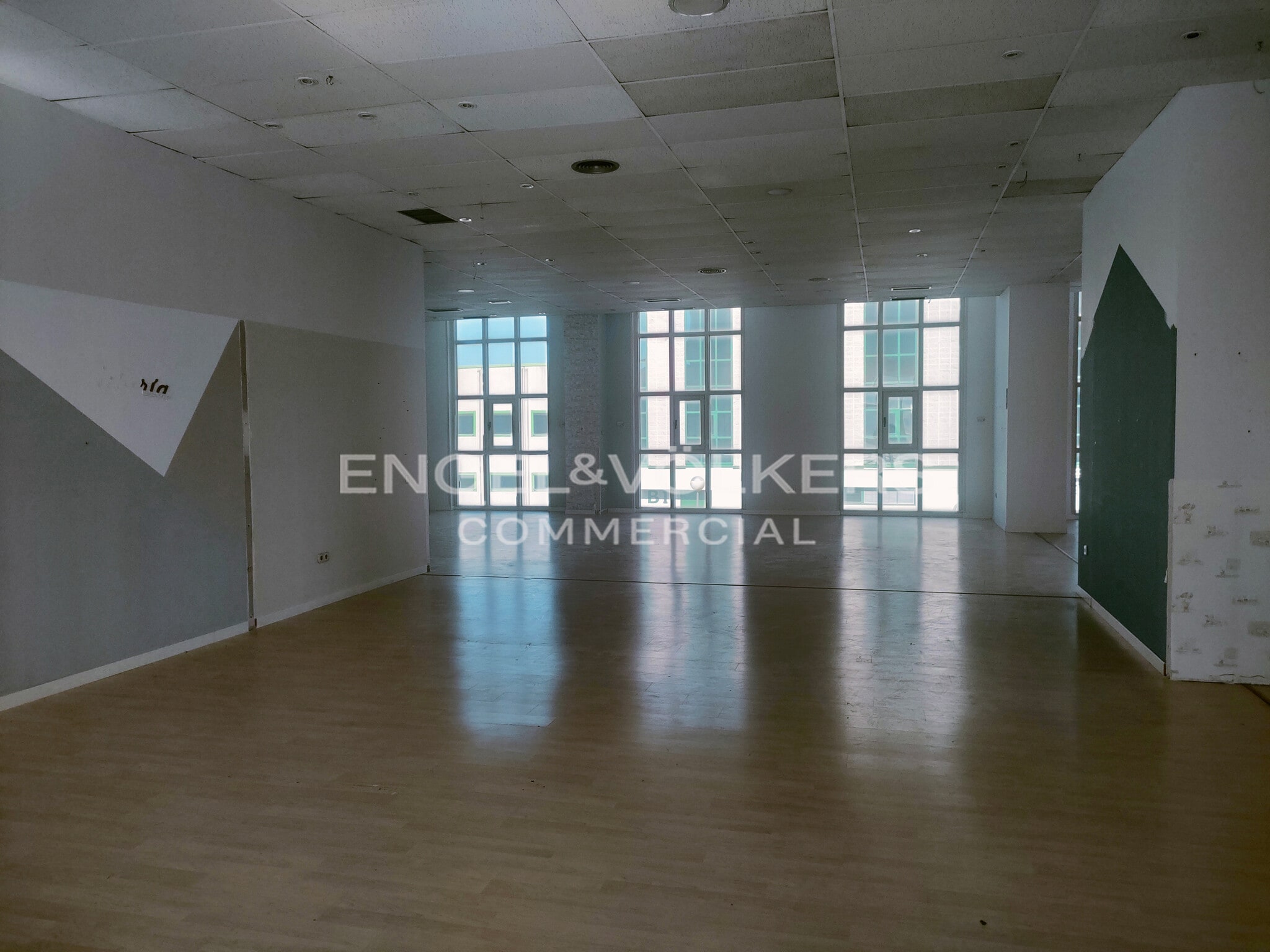 Local commercial dans San Sebastián de los Reyes, Madrid à louer Plan d’étage– Image 1 sur 3