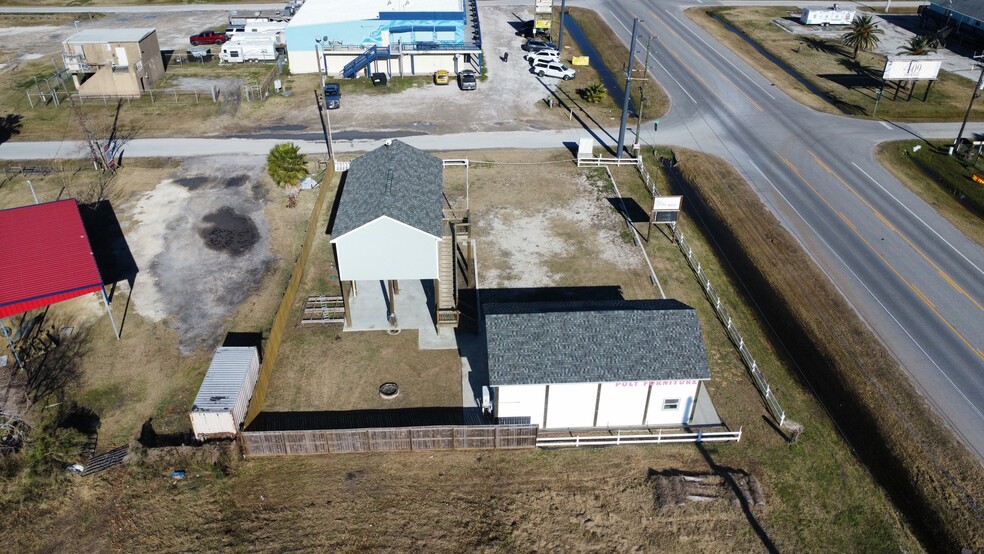 1013 Highway 87, Crystal Beach, TX à vendre - Photo de l’immeuble – Image 2 sur 12