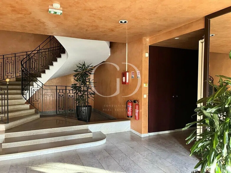 Bureau dans SAINT-DIDIER-AU-MONT-D'OR à vendre - Photo de l’immeuble – Image 3 sur 6